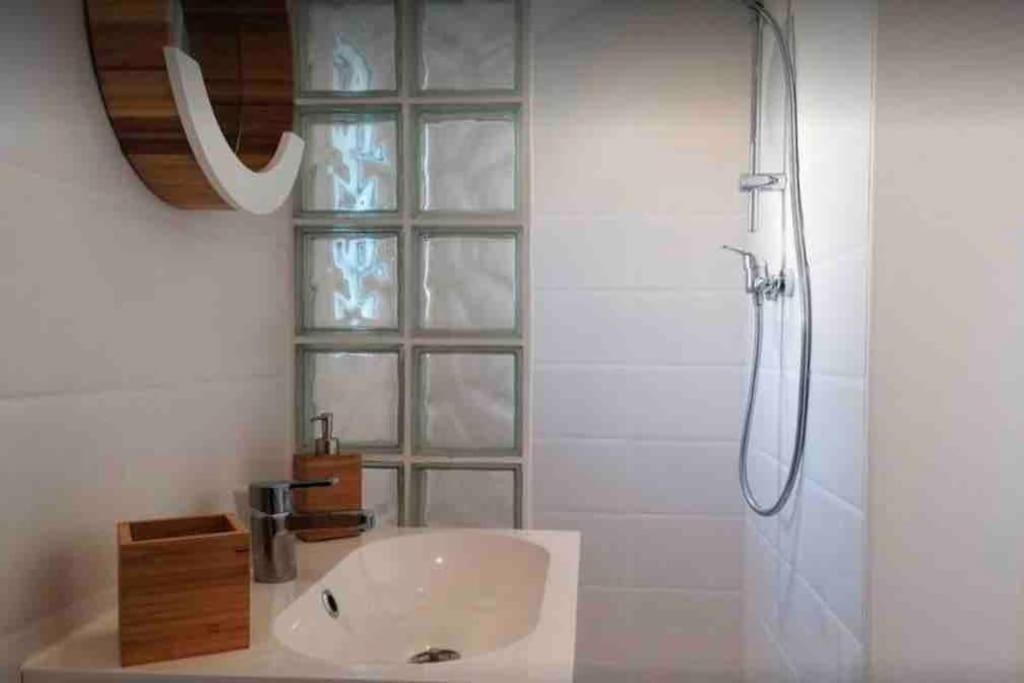 Maisonnette Pour 2 Personnes - Vue Mer - Plage A 100 Metres Ploubazlanec Buitenkant foto